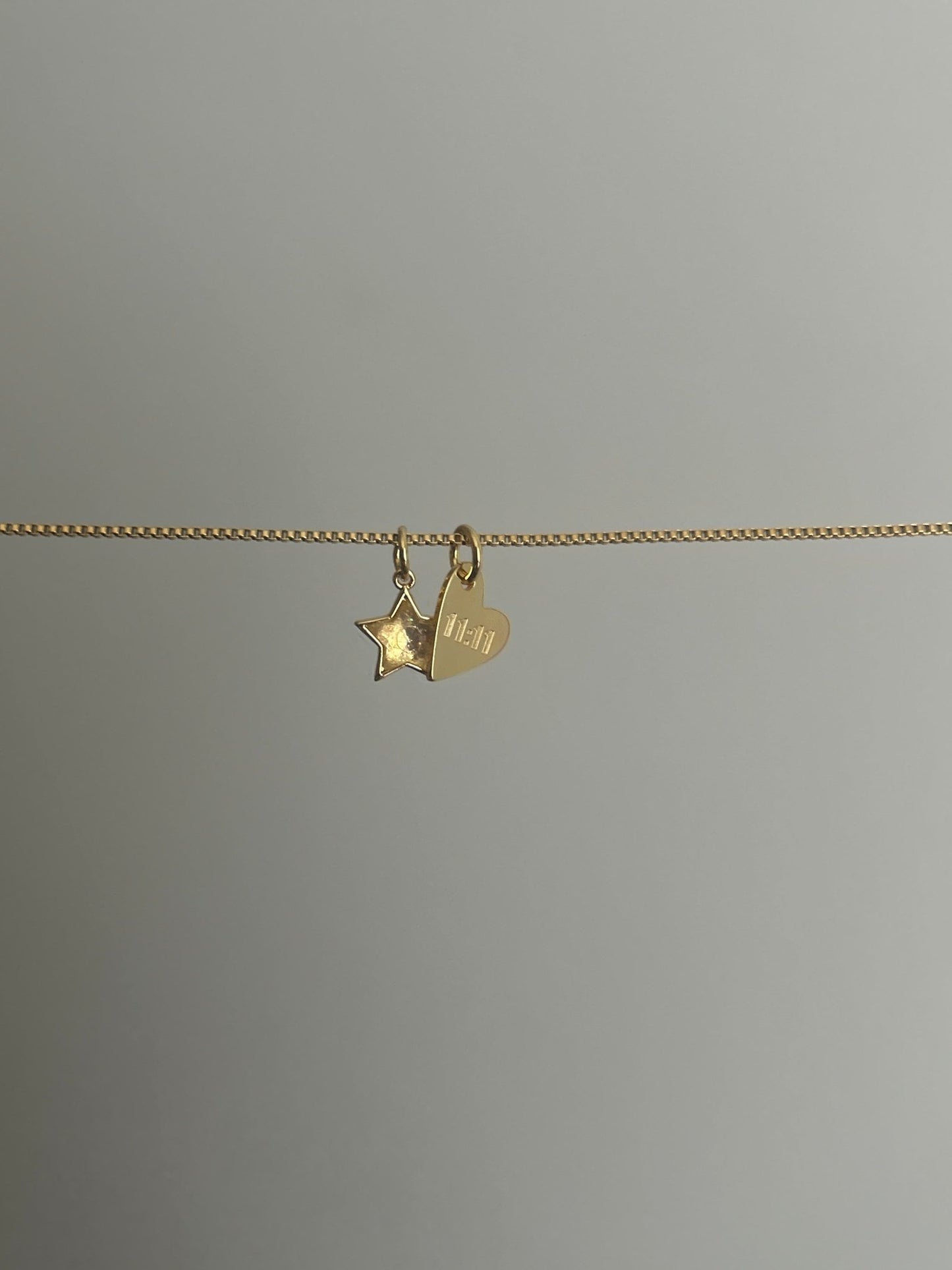 Golden Sign Halskette 11:11 - Edelstahl mit vergoldetem Engelszahl-Anhänger